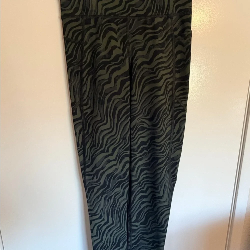 Sweaty Betty Olive Green Zero Gravity 7/8 Leggings - Picture 5 of 7